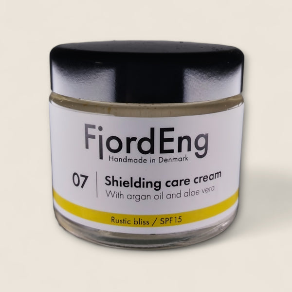 07 / Shieldig Care Cream